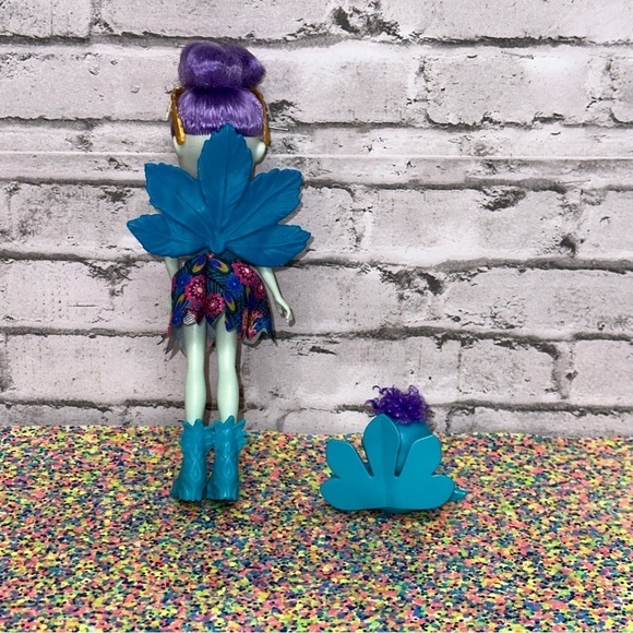 Enchantimals PATTER PEACOCK 6 Inch Doll & 2 Inch Pet Flap Bird - Picture 6 of 9